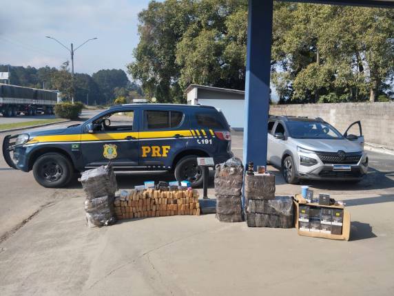 Dupla, natural de Bagé (RS), transportava drogas e produtos contrabandeados de Foz do Iguaçu para Balneário Camboriú.