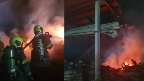 Bombeiros utilizaram cerca de 10 mil litros de água para conter o incêndio