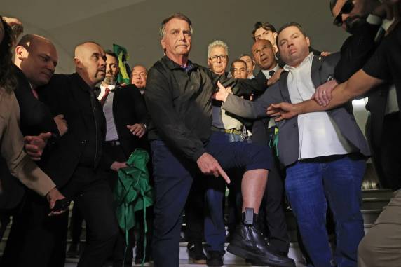 Alvo de restrições impostas pelo STF, ex-presidente não pode usar redes sociais próprias nem de terceiros