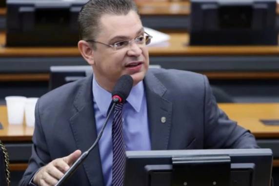 Mais cedo, o presidente da Casa já havia negado que o fim da ocupação do plenário pela oposição tenha sido negociado em troca do compromisso de pautar o projeto da anistia
