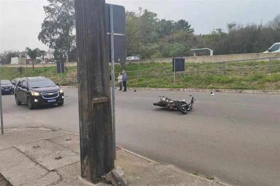 Acidente ocorreu na manhã desta sexta-feira na Faixa Velha de Camobi e mobilizou equipes de resgate e perícia