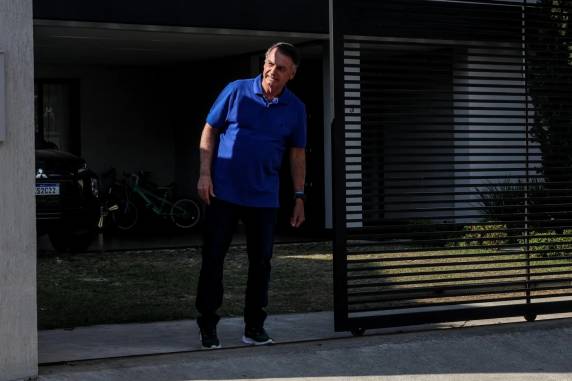 Polícia Penal deve atuar de forma "discreta" na residência onde ex-presidente cumpre prisão domiciliar
