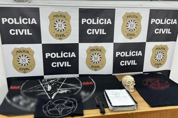 Além do adolescente, outros dois jovens, de 18 e 20 anos, foram alvos da ação. Eles faziam parte de grupo com discursos extremistas online