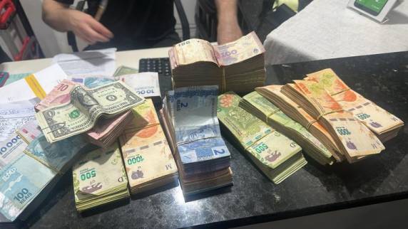 Mandados de busca foram cumpridos em Santa Rosa e Porto Mauá; dinheiro e vinhos estrangeiros foram apreendidos
