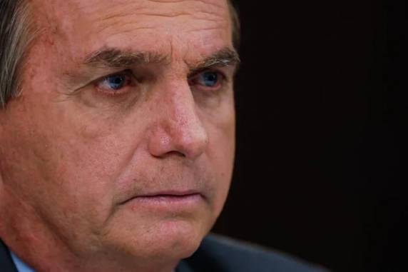 Pelas redes sociais, defensor do ex-presidente afirmou que a ultrassonografia indicou duas hérnias inguinais