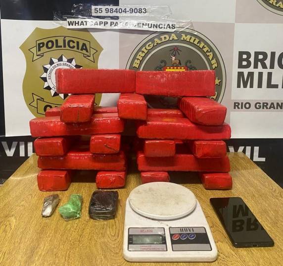 Ação conjunta entre Polícia Civil e Brigada Militar apreendeu droga avaliada em R$ 44 mil e identificou indícios de falsificação de moeda