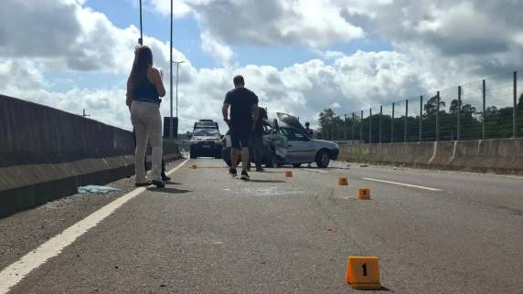 Vítima não teria sinalizado o local com o triângulo, e uma caminhonete acabou colidindo com o veículo