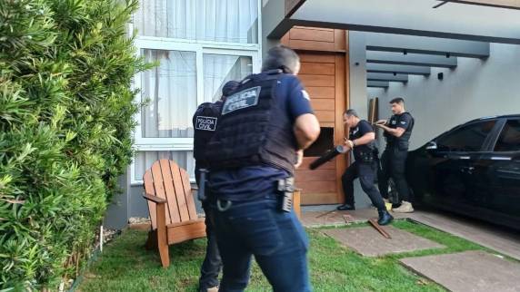 Segundo a investigação, quadrilha agia de forma violenta, ameaçando incendiar casas e praticar execuções
