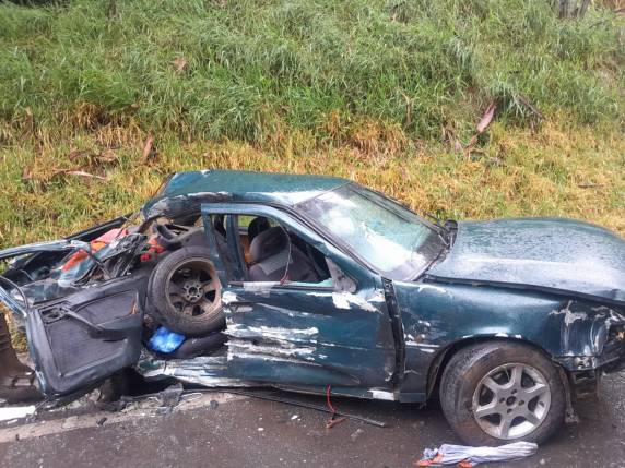 Bombeiros e SAMU foram acionados; três pessoas ficaram feridas e foram encaminhadas ao hospital