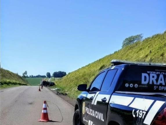 Réu responde por duplo homicídio com dolo eventual após atropelar vítimas no acostamento; caso envolve embriaguez, alta velocidade e morte de casal de ciclistas em Boa Vista do Incra
