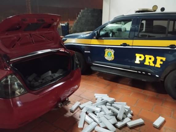 Homem de 38 anos foi preso em flagrante durante fiscalização de combate ao crime na madrugada desta segunda-feira (1º)