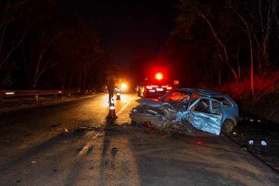 Acidente entre Gol e Vectra foi registrado na noite desta segunda-feira; causas ainda são investigadas pela PRF