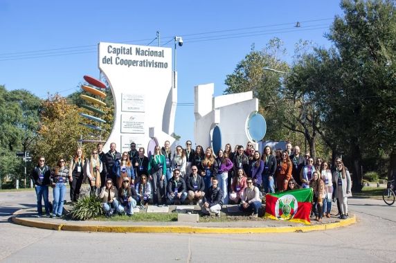 Missão técnica em Sunchales, na Argentina, proporcionou intercâmbio de experiências e reforçou o compromisso da Certhil com a formação de lideranças jovens e os valores do cooperativismo.